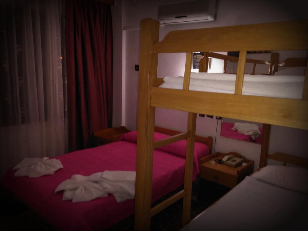 Pak Hotel - Adult Only 쿠사다시 객실 사진